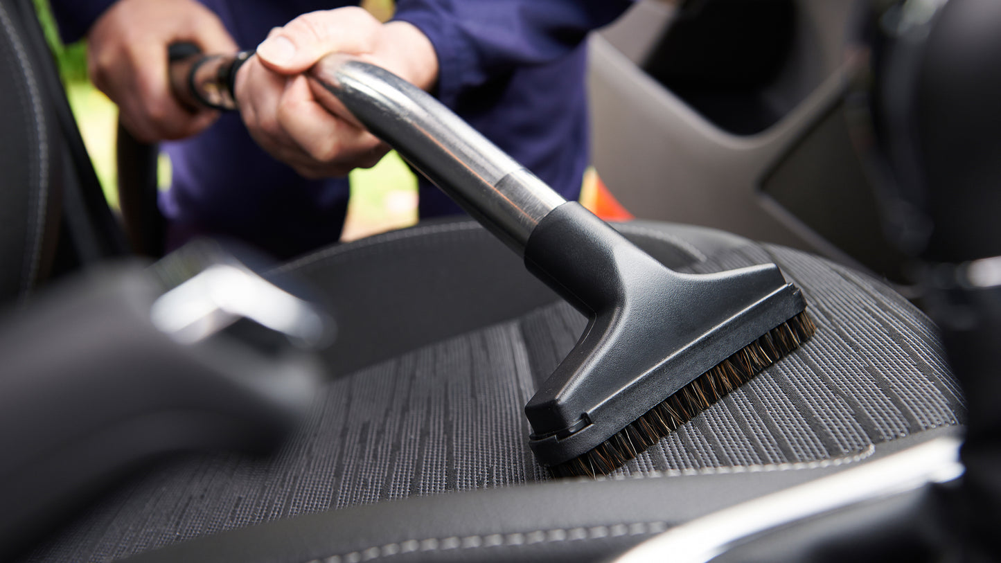Indvendig rens af sæder i bil  ( 3 til 5 personers bil )